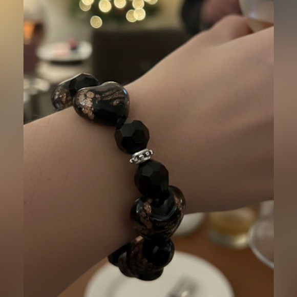 Black Heart Acrylic Bracelet Stretchable - Picture 7 of 7